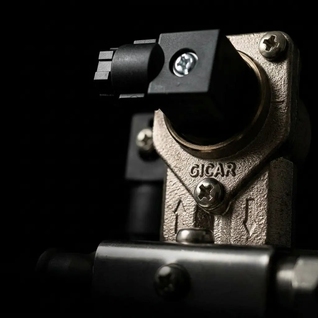 Close-up of a Flow meter of the Wendougee DATA/LITA from the italian brand  'GICAR' on a dark background vellutto.eu